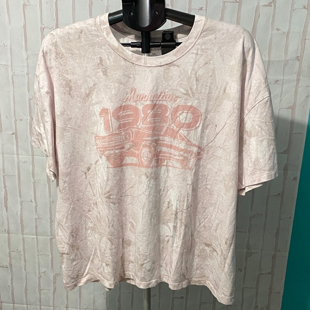 Hollister Women’s Pink Camo Graphic Tee size XXL